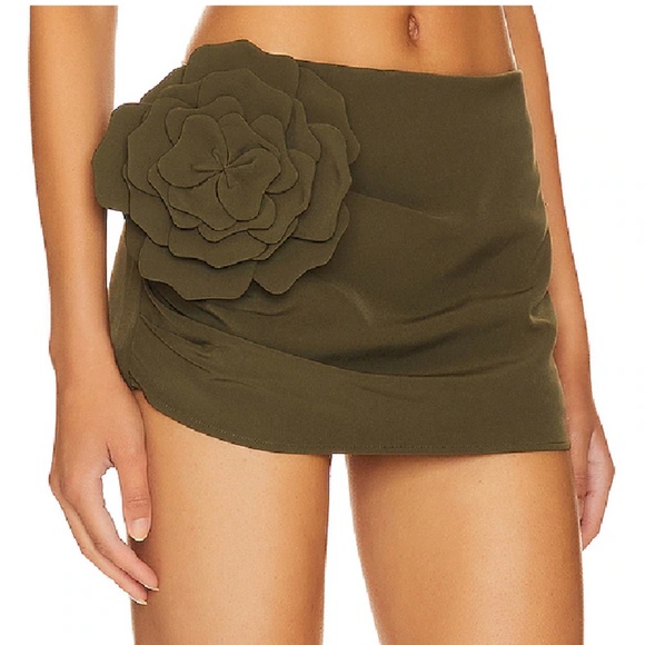 ✨ SALE✨ NWT Lovers + Friends Zora Crop Top & Skort Set - Olive Green - Picture 5 of 12